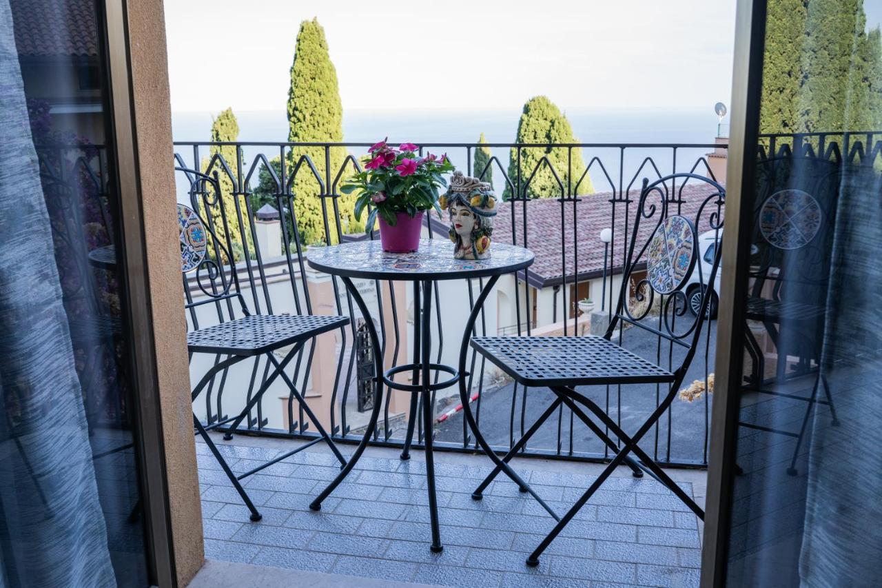 Tyche Apartaments & Rooms Таормина Экстерьер фото